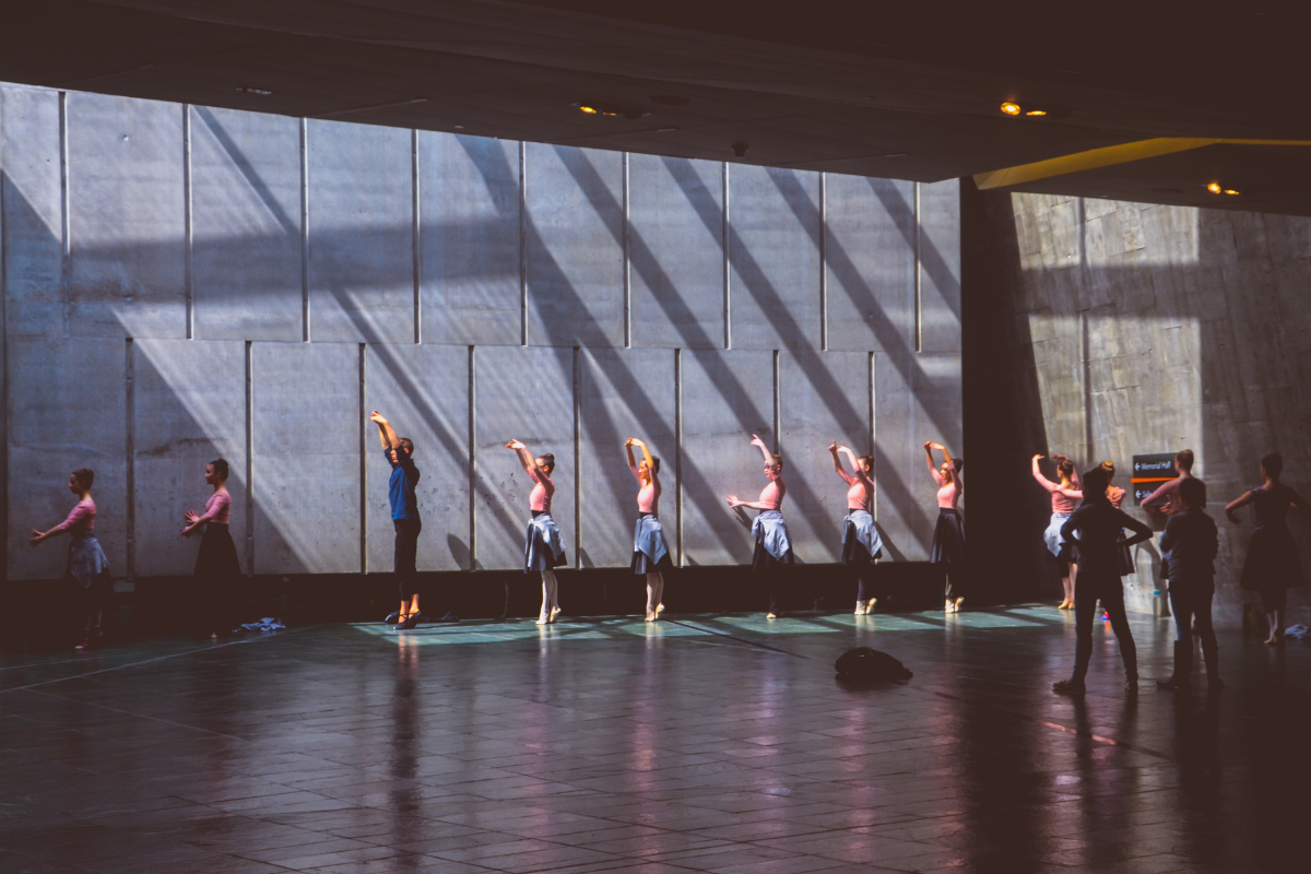 Group of ballerinas performing at War Museum.